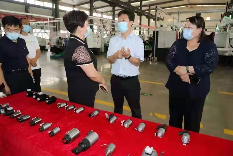小蓝Gvt污污网站安阳市市长高永一行莅临我公司参观调研